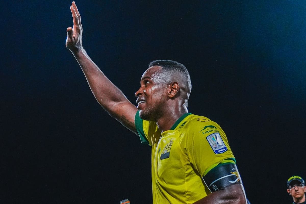 Jéfferson Mena entregó una emotiva arenga antes del partido entre Atlético Bucaramanga y Millonarios. Foto: Redes sociales de Jéfferson Mena.