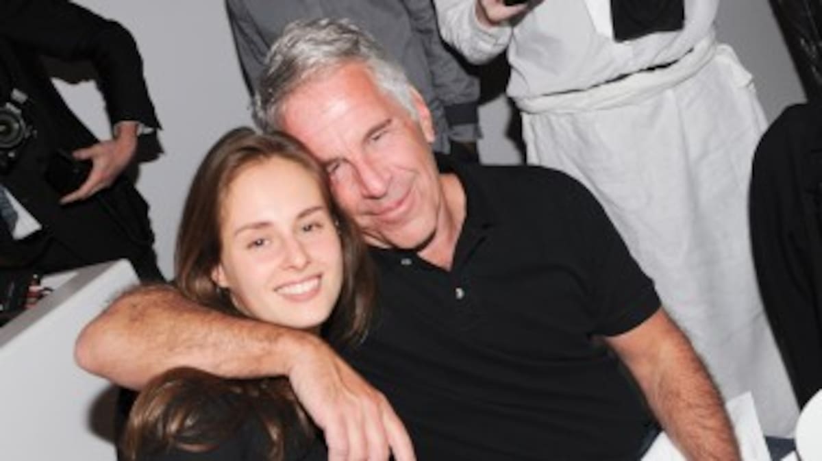 ¿A dónde irá la fortuna de Jeffrey Epstein tras el último giro? La bielorrusa Karyna Shuliak, la última pareja.