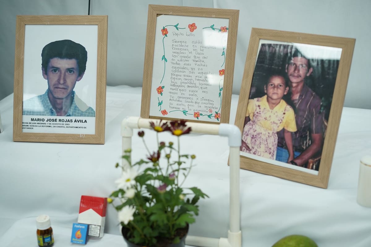El magistrado Mauricio García Cadena lidera la audiencia de presentación de informe de aportes a la verdad por seis hechos victimizantes ocurridos en Santander. / Foto: Suministrada/Vanguardia