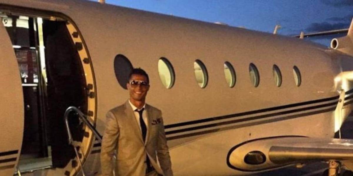 El avión privado de Cristiano Ronaldo despegó de Arabia Saudí con destino a Madrid después de que el dron iraní impactara cerca de la embajada de Estados Unidos en Riad.