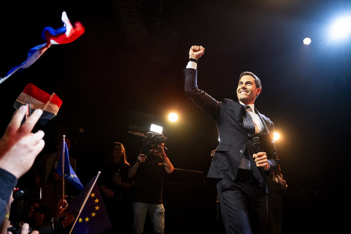 El líder del partido Demócratas 66 (D66), Rob Jetten, reacciona a los primeros resultados de las elecciones generales neerlandesas, en Leiden, Países Bajos, el 29 de octubre de 2025. EFE/ROBIN UTRECHT