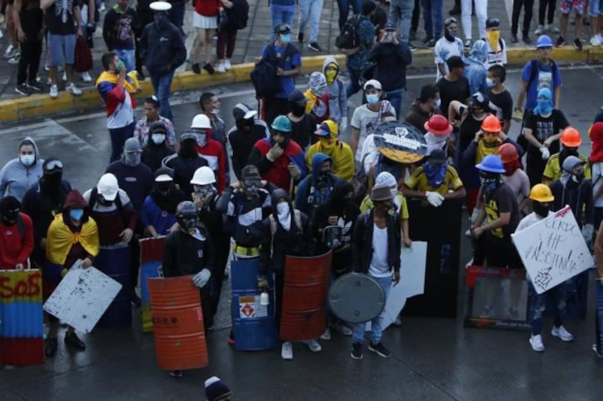 Gobierno Petro no puede liberar a jóvenes de 'primera línea' para que sean 'gestores de paz', advierte la Corte.