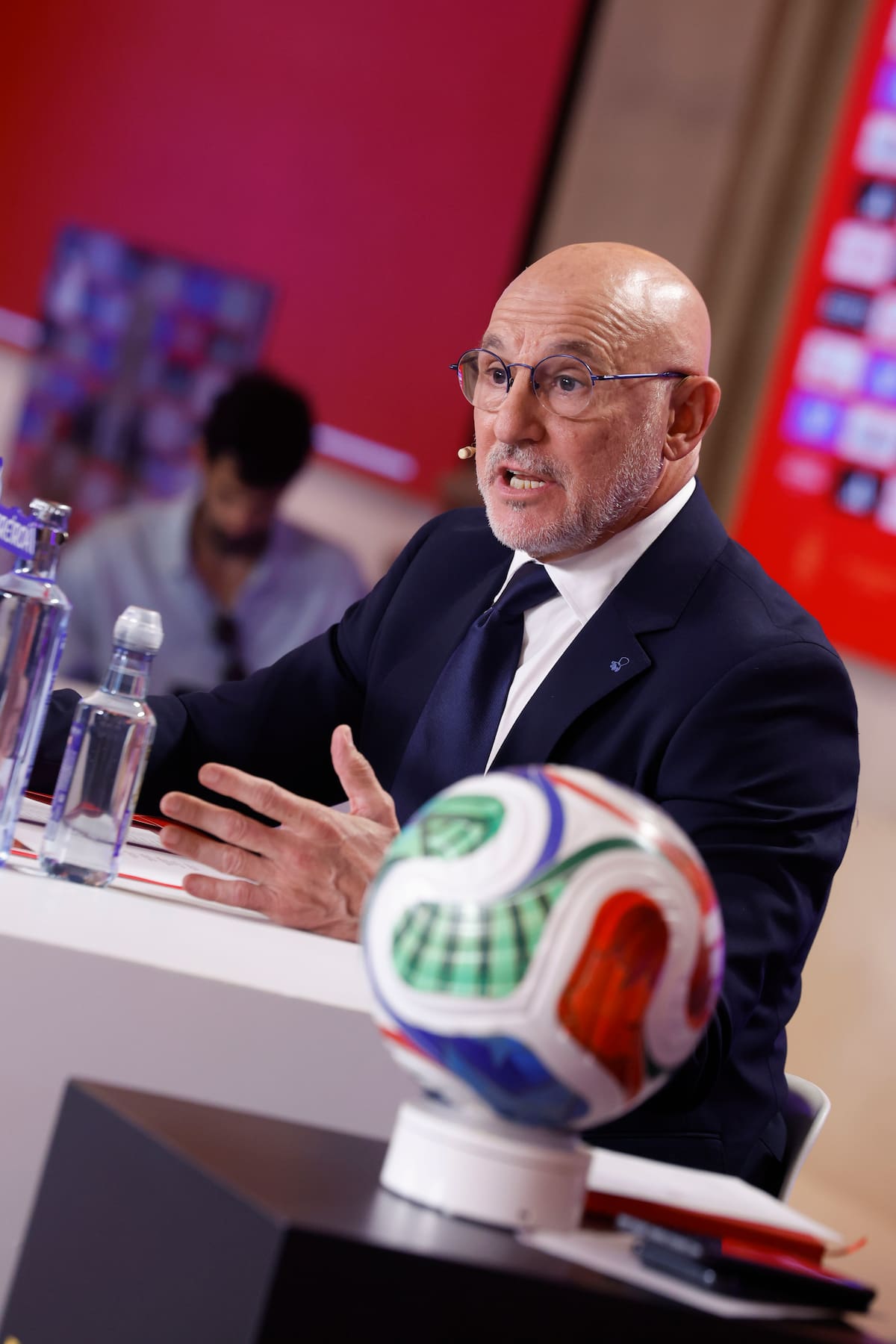 MADRID, 25/05/2026.-El seleccionador español, Luis de la Fuente, da la lista de convocados para el Mundial de 2026 de este verano, que se disputa en Estados Unidos, México y Canadá. El portero Joan García, los defensas Marc Pubill y Eric García y el atacante Víctor Muñoz forman parte de la lista de Luis de la Fuente, seleccionador español, con vistas al Mundial que se disputa este verano en Estados Unidos, México y Canadá y en el que España debutará el día 15 de junio contra Cabo Verde.EFE/ Javier Lizón