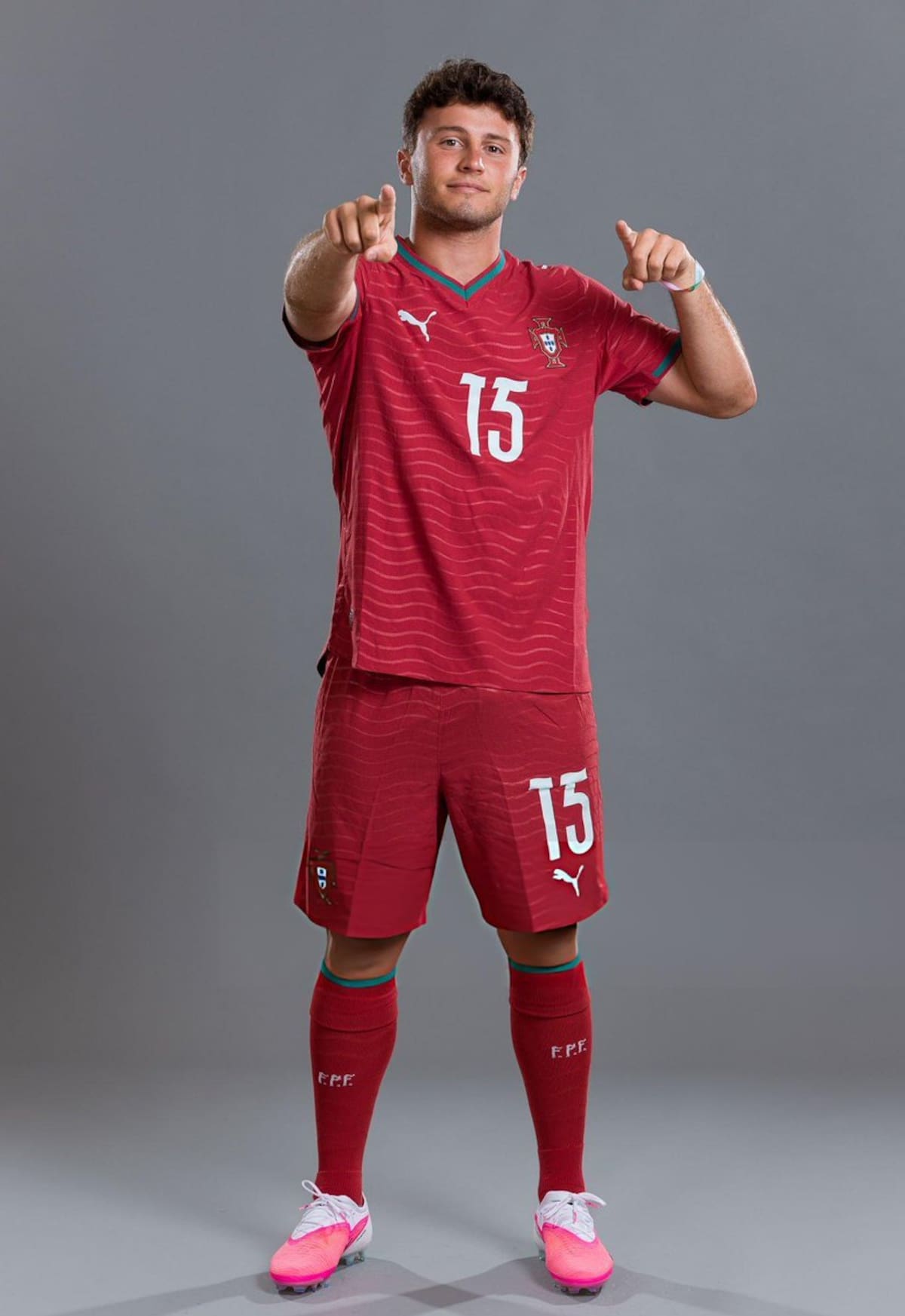João Neves, jugador de Portugal