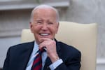 Colombiana demandó a Joe Biden por ‘espionaje’ con chip; exige US$50 millones de indemnización