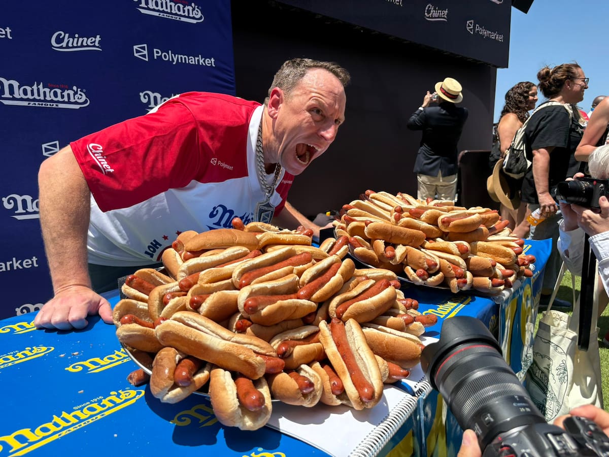 Joey “Jaws” Chestnut, es conocido en las competencias de comida como el Gran Héroe Americano.