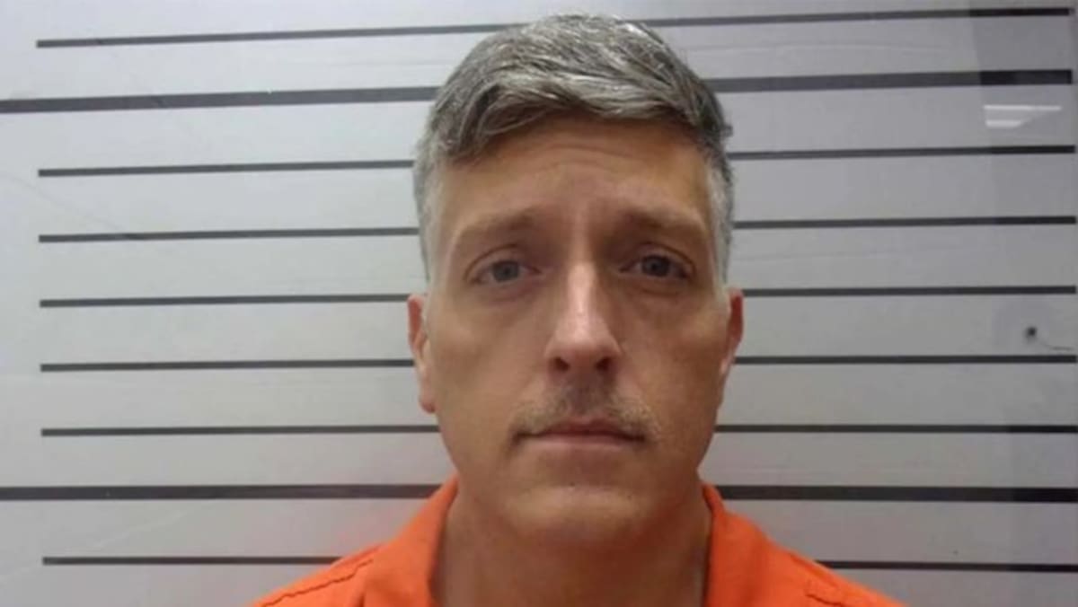 Jon Hallford, propietario de una funeraria de Colorado, fue sentenciado a 40 años de prisión por esconder cuerpos en descomposición y dar cenizas falsas a las familias.