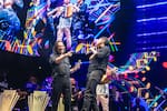 Jorge Celedón y Marco Antonio Solís cantan juntos “Y Ahora Te Vas” ante 60 mil personas en Paraguay