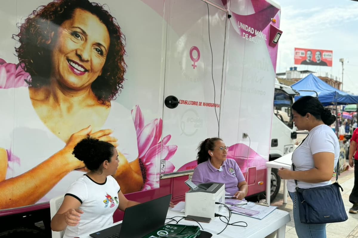 La Unidad Móvil de Salud Femenina recorre los barrios de Floridablanca ofreciendo citologías, mamografías y tamizaje de VPH de forma gratuita.