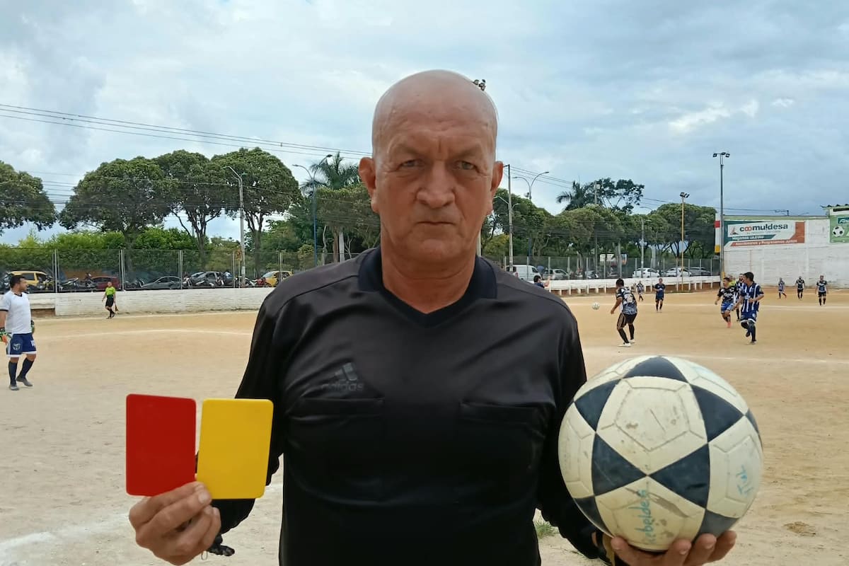 Fue árbitro profesional, dirigió 98 partidos y rechazó ofertas de dinero. Esta es su historia. /FOTO: Fabián A. Pabón