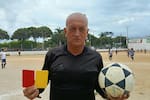 De las canchas de barrio al fútbol profesional: la increíble historia de un árbitro santandereano