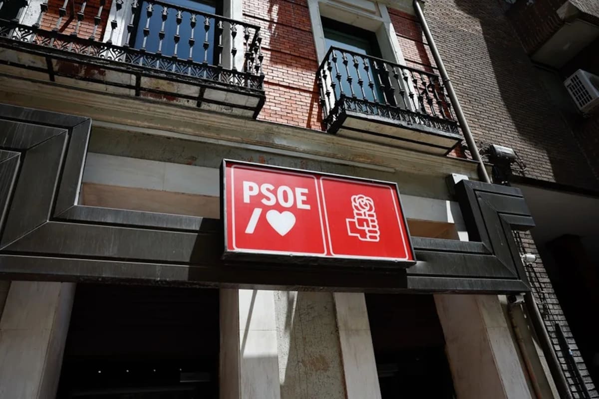 El juez ve a José Luis Rodríguez Zapatero líder de una estructura de tráfico de influencias en la causa Plus Ultra.