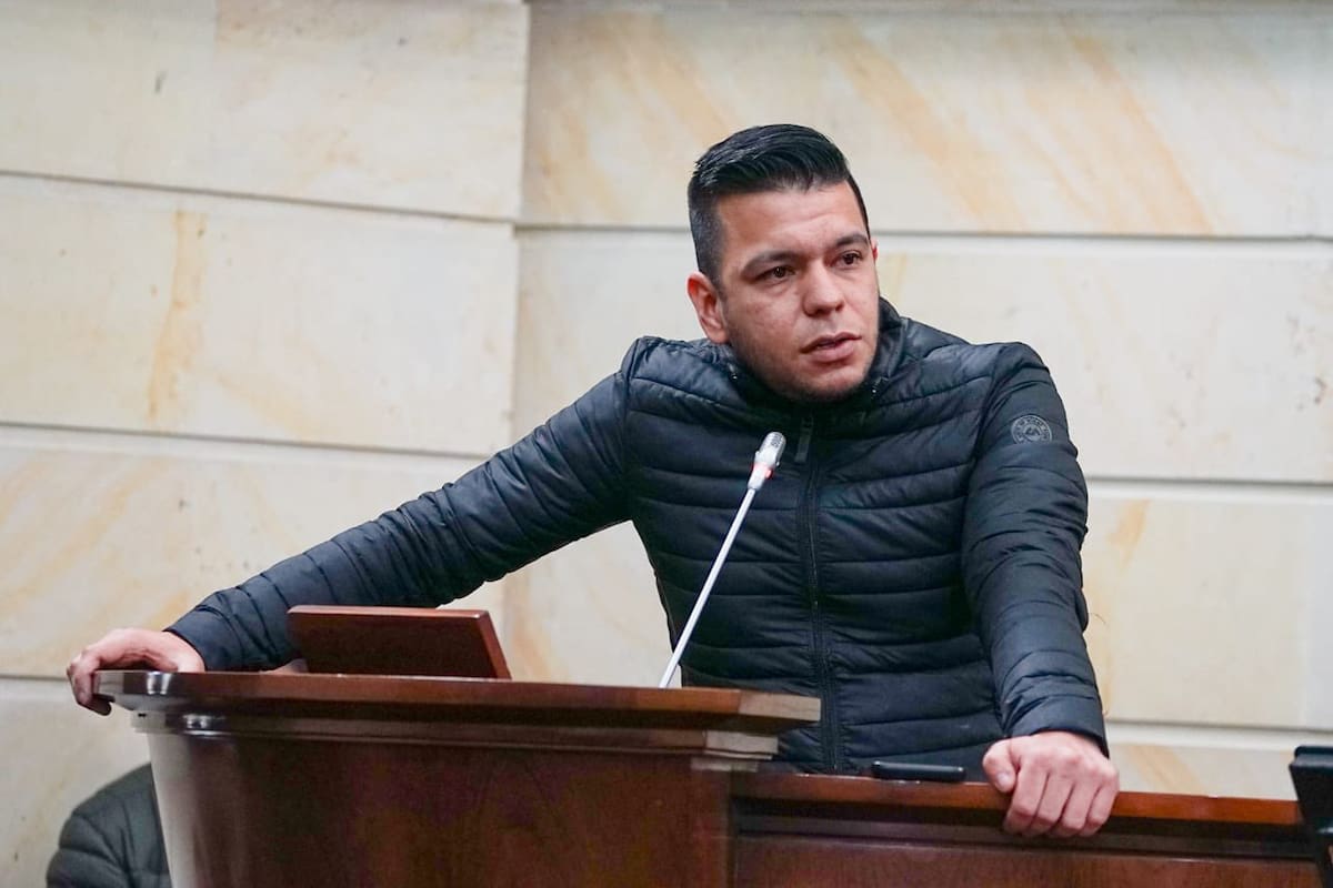 Jota Pe Hernández asegura que disidencias de las Farc contrataron bandas criminales para matarlo.
Foto: Senado.