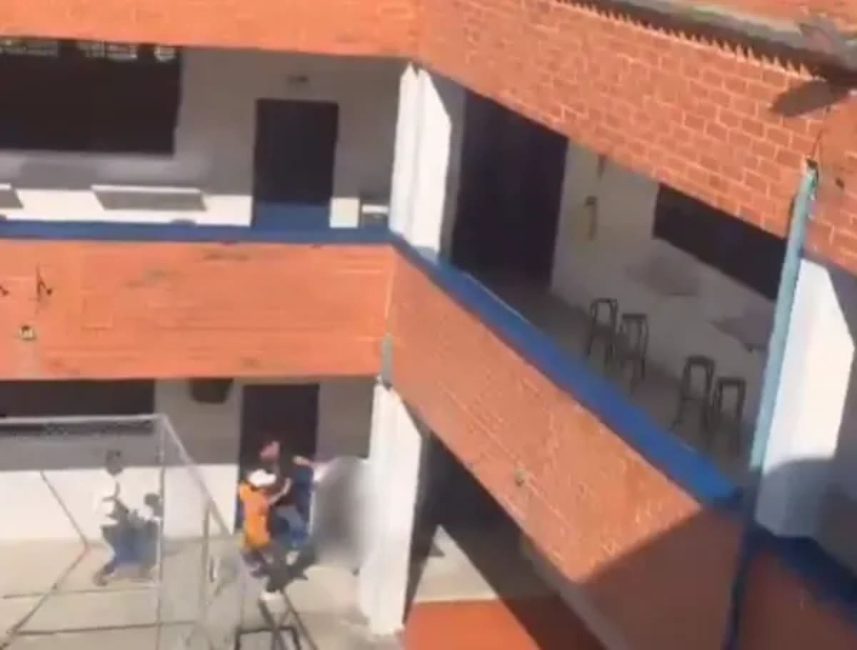 Se conocen nuevos detalles de joven que disparó en colegio de Medellín. Foto: captura de video