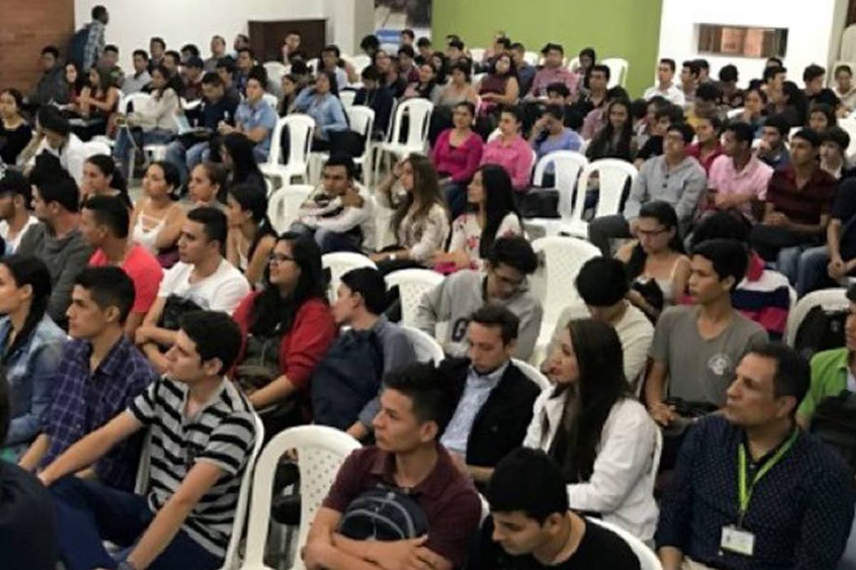 Estudiantes de las UTS atienden a la convocatoria hecha para el concurso nacional ‘Semillas del futuro”. (Foto: Suministrada / VANGUARDIA LIBERAL)