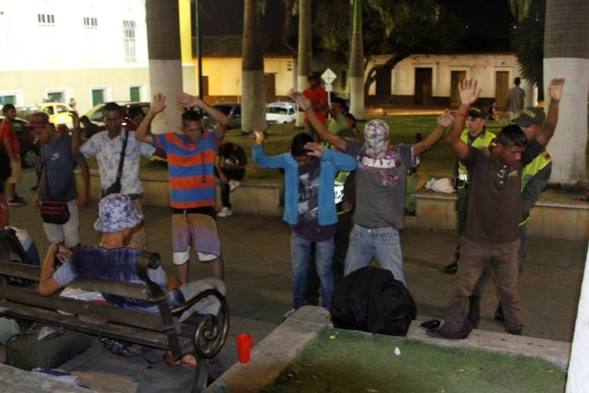 La victima repartía comida en el parque García Rovira. (Foto: M.V / VANGUARDIA LIBERAL)