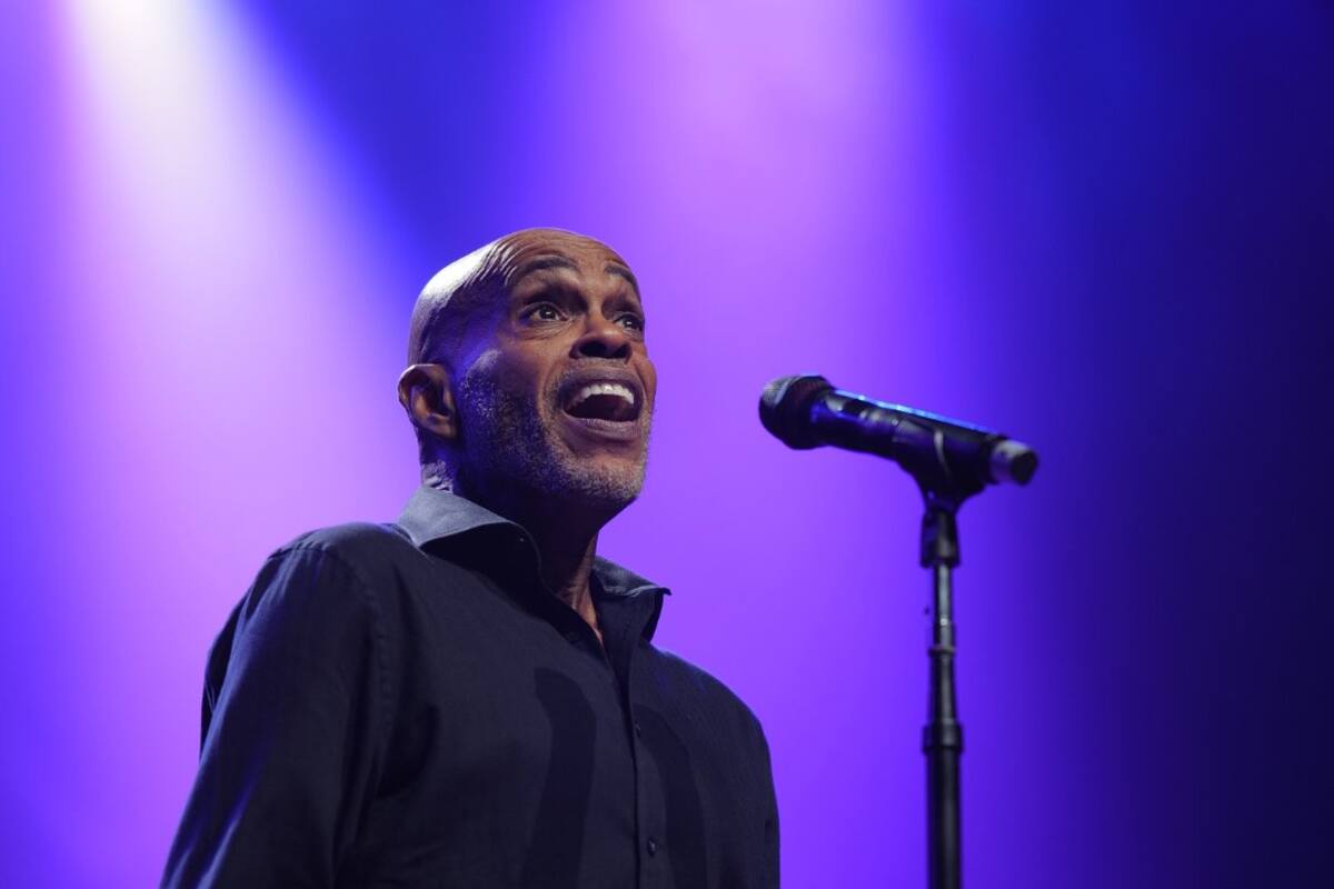 El cantante de ópera nominado al Grammy, Jubilant Sykes, fue apuñalado hasta la muerte dentro de una casa del sur de California,y el hijo del hombre de 71 años fue arrestado en relación con el asesinato.