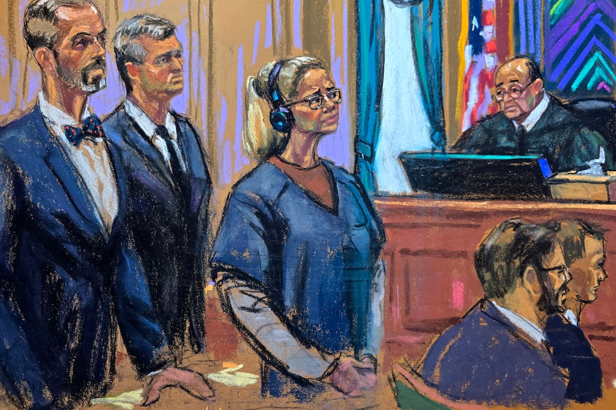 USA3426. NUEVA YORK (NY, EEUU), 08/10/2026.- Fotografía de un dibujo realizado por la artista Jane Rosenberg que muestra a Cilia Flores, esposa del depuesto presidente venezolano Nicolás Maduro, escuchando durante una audiencia celebrada este jueves en un tribunal de Nueva York (Estados Unidos). El juez Alvin Hellerstein, del Tribunal Federal del Distrito Sur de Nueva York, rechazó la petición de Cilia Flores, esposa del depuesto presidente venezolano Nicolás Maduro, para quedar en libertad bajo fianza y esperar en arresto domiciliario el juicio que enfrenta en Estados Unidos. EFE/Jane Rosenberg