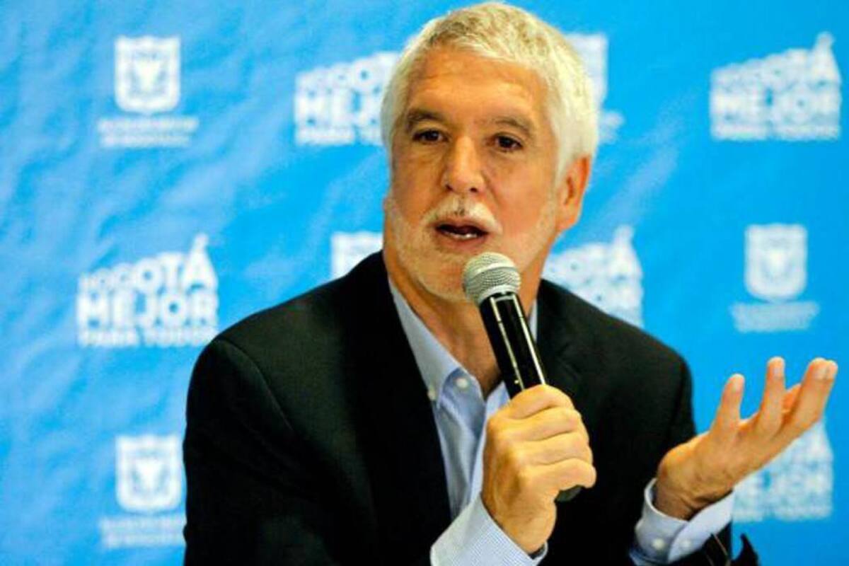 Por orden judicial el alcalde mayor de Bogotá, Enrique Peñalosa deberá realizar una reunión de concertación con los vendedores informales de la capital de la República. (Foto: Colprensa / VANGUARDIA LIBERAL.)