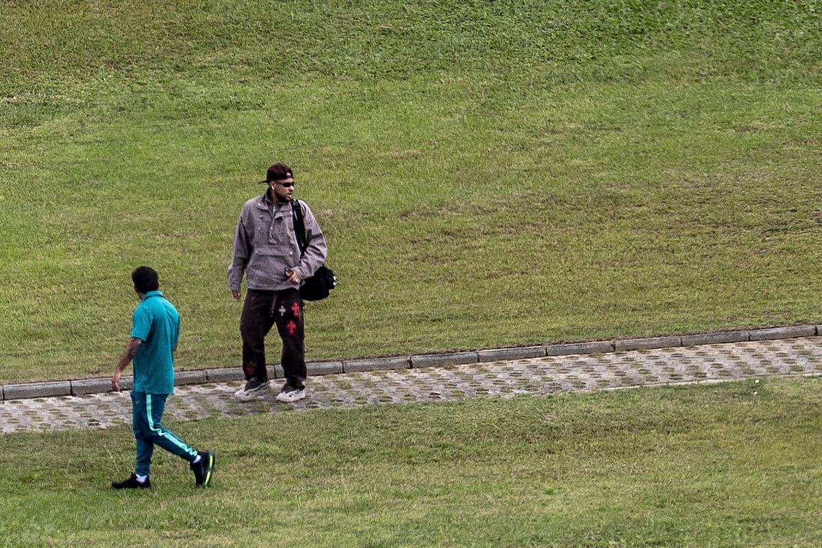 AME5610. TERESÓPOLIS (BRASIL), 27/05/2026.- El jugador de la selección de Brasil Neymar Jr. llega al centro de entrenamiento de Granja Comar este miércoles, en Teresópolis (Brasil). EFE/ Antonio Lacerda