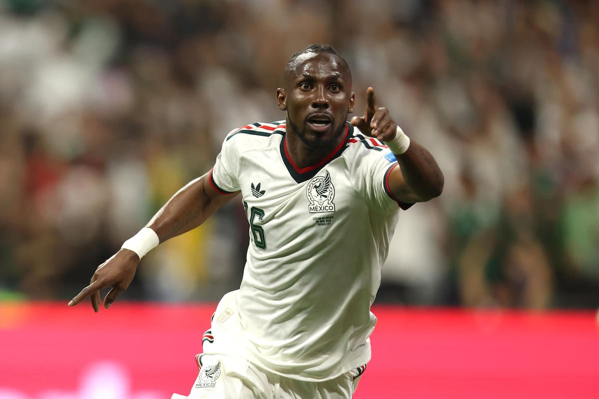 AMDEP7274. CIUDAD DE MÉXICO (MÉXICO), 24/06/2026.- Julián Quiñones de México celebra un gol este miércoles, en un partido del grupo A del Mundial de la FIFA 2026 entre República Checa y México en el estadio Azteca en Ciudad de México (México). EFE/ Isaac Esquivel