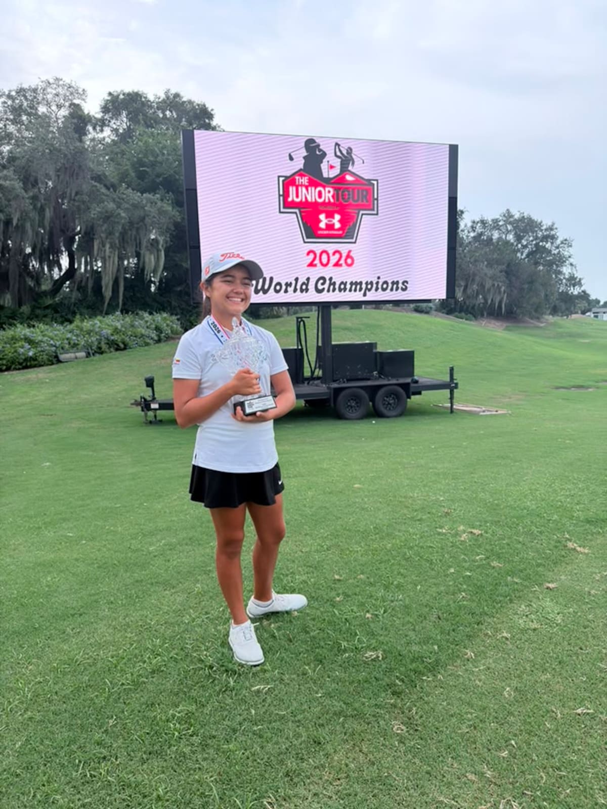 La joven golfista Juliana Ortiz, oriunda de Santander, se coronó campeona del prestigioso Worlds Summer de Under Armour en Estados Unidos. Foto: cortesía.