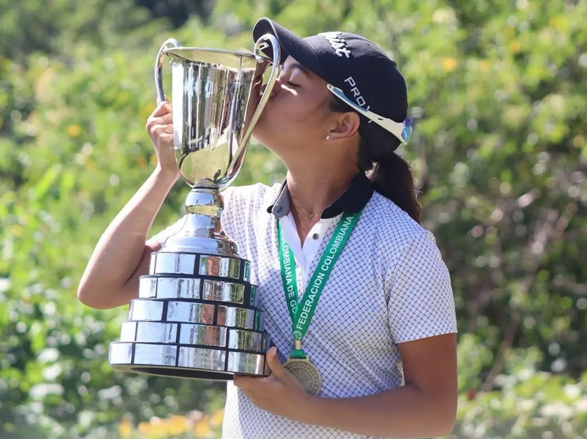 La golfista santandereana Juliana Ortiz, del Club Campestre, se quedó con el título del Campeonato Nacional de Golf, en la categoría 12-13 años. Foto: Fedegolf.