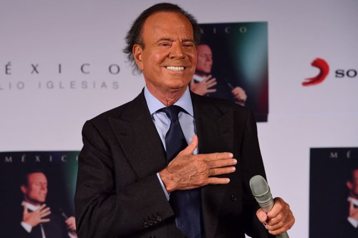 Dos mujeres denuncian en España a Julio Iglesias por agresión sexual y trata de seres humanos.