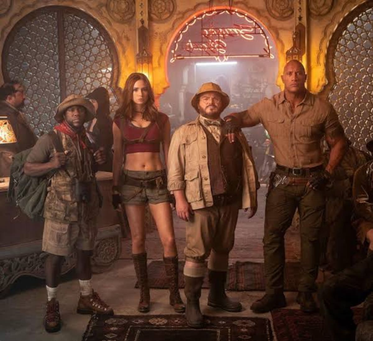 El nuevo avance muestra animales y personajes de Jumanji en una ciudad cubierta de nieve, en medio de las celebraciones navideñas.
