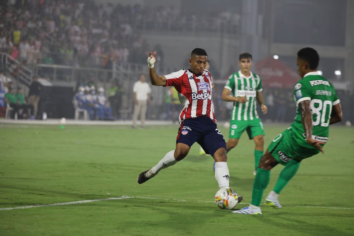 Junior de Barranquilla venció 3-0 a Atlético Nacional en el partido de ida de la final de la Liga BetPlay I de 2026. Foto: Jairo Cassiani y Colprensa.