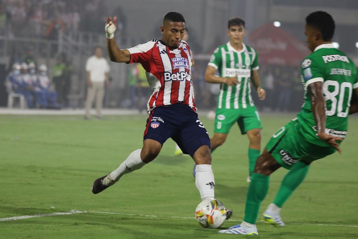 Junior de Barranquilla venció 3-0 a Atlético Nacional en el partido de ida de la final de la Liga BetPlay I de 2026. Foto: Jairo Cassiani y Colprensa.