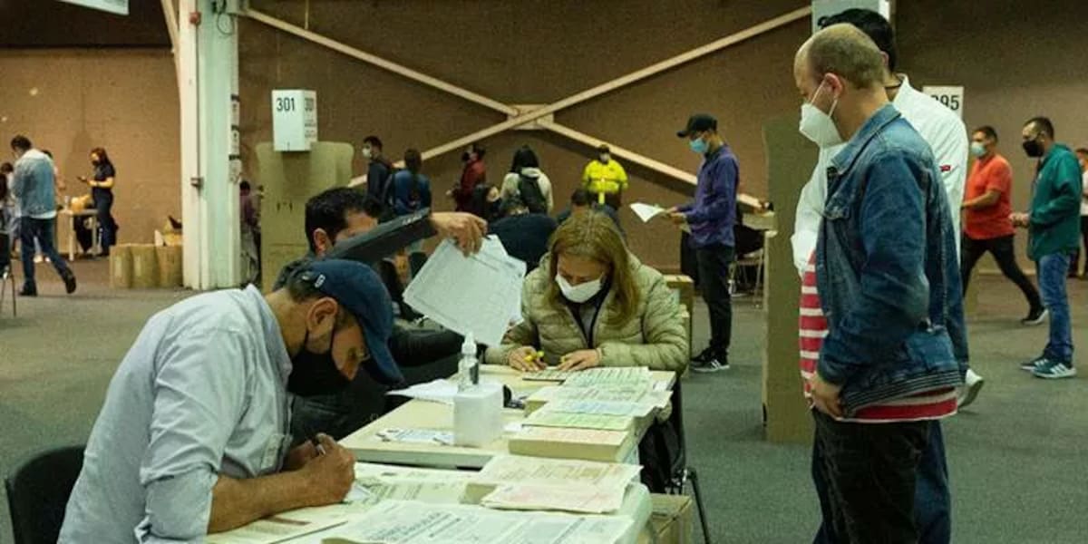 ¿Cuál es la multa por no presentarse como jurado de votación en las elecciones presidenciales?