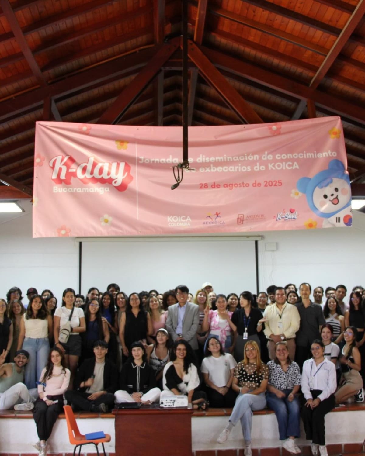 Fanbases y comunidades han creado espacios de encuentro, aprendizaje, integración y solidaridad que hoy hacen parte de una escena en crecimiento y que encuentra en la llegada de BTS a Colombia un nuevo motivo para celebrar.
