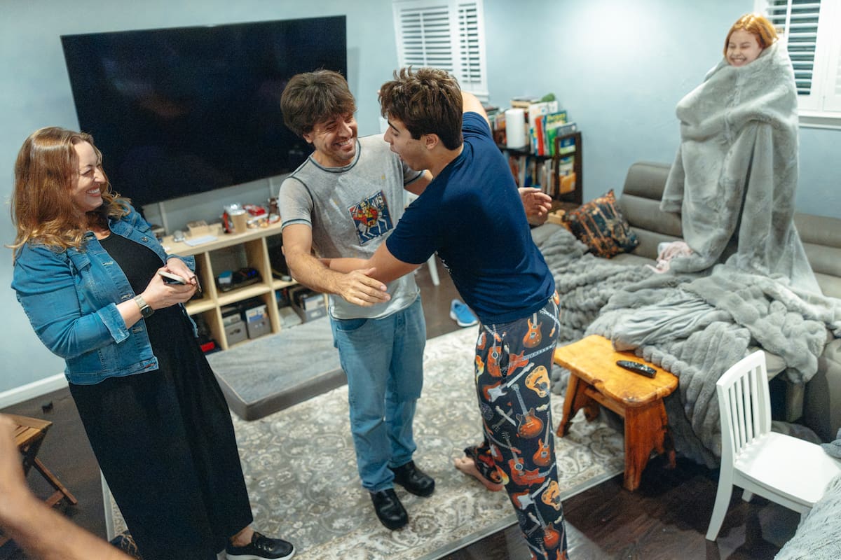 Karl Deisseroth le contó a sus hijos que ganó el Nobel de Medicina. Foto: X / Universidad de Stanford
