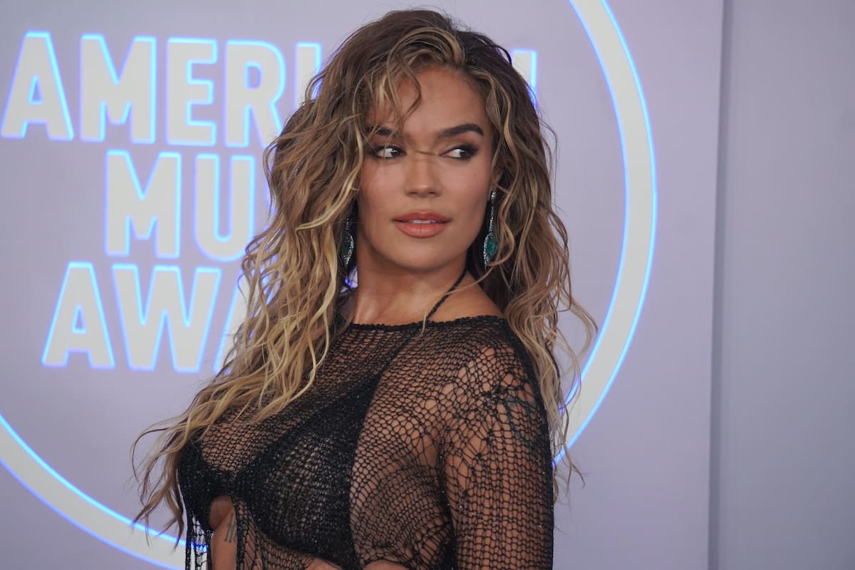 La cantante colombiana Karol G asiste a los American Music Awards este lunes, en el MGM Grand Garden Arena en Las Vegas, Nevada (EE. UU.). EFE/ Jerónimo Guerra