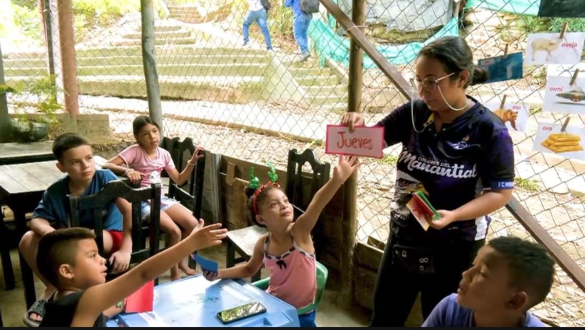 Katherine Arévalo convirtió una taberna de su barrio en un aula de clase. Con su labor ha ayudado a escolarizar a más de 200 menores vulnerables.