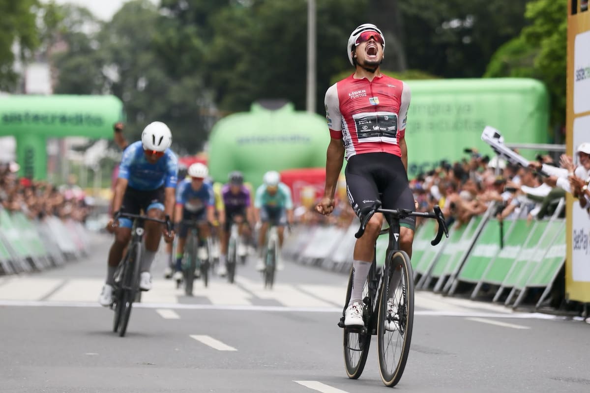 Kevin Castillo ganó en Cali y es el nuevo líder del Clásico RCN 2026. Foto: LIna Gasca/Colprensa