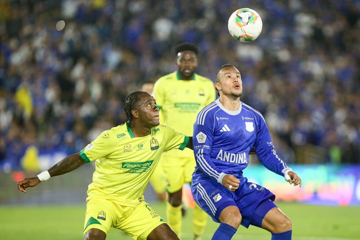 Kevin Londoño disputando un balón en el partido ante Millonarios por la fecha 1 de la Liga BetPlay II 2026. Foto: Lina Gasca/Colprensa