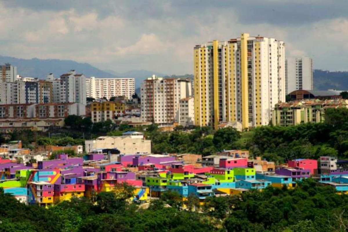 El barrio Los Conquistadores, de Bucaramanga, ha participado en un interesante proceso de embellecimiento de sus fachadas, producto de la iniciativa ‘Barrios mágicos’, que busca mejorar la imagen de sectores vulnerables de la ciudad. (Foto: Jaime Del Río / VANGUARDIA)
