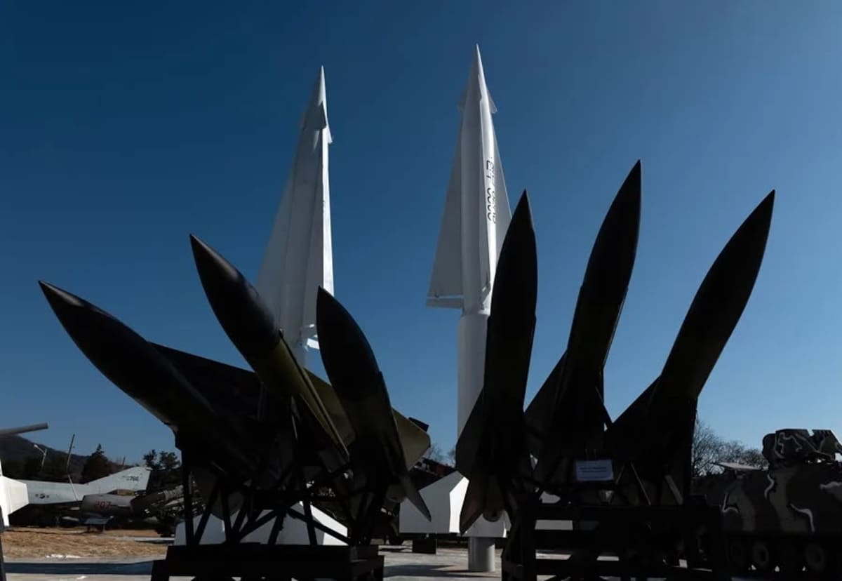 Kim Jong-un, junto a la cúpula del oficialista Partido de los Trabajadores de Corea, su esposa y su hija, participó el domingo en la inauguración del Museo de la Revolución de la Defensa Nacional, con motivo del 81 aniversario de la fundación del partido, sin que Pyongyang diera información respecto de la ubicación de la exposición. ( Fuente: EFE)