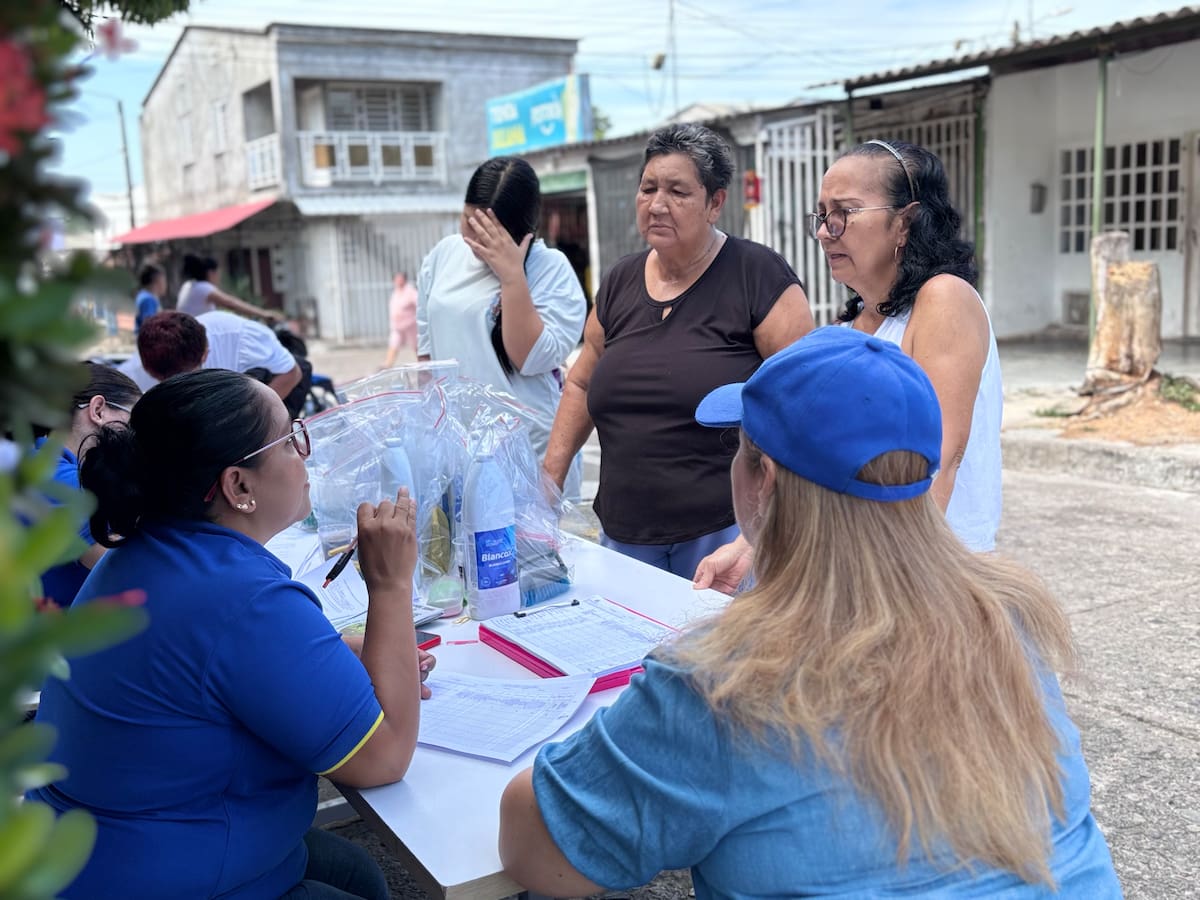 Habitantes del barrio Villarelys recibieron los kits de prevención durante la jornada realizada por la ESE Barrancabermeja.