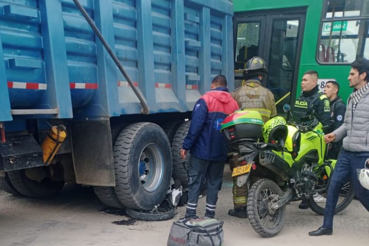 Accidente múltiple en la calle 170, norte de Bogotá, dejó al menos dos muertos y varios heridos. Autoridades investigan las causas del siniestro. Foto: Redes sociales.