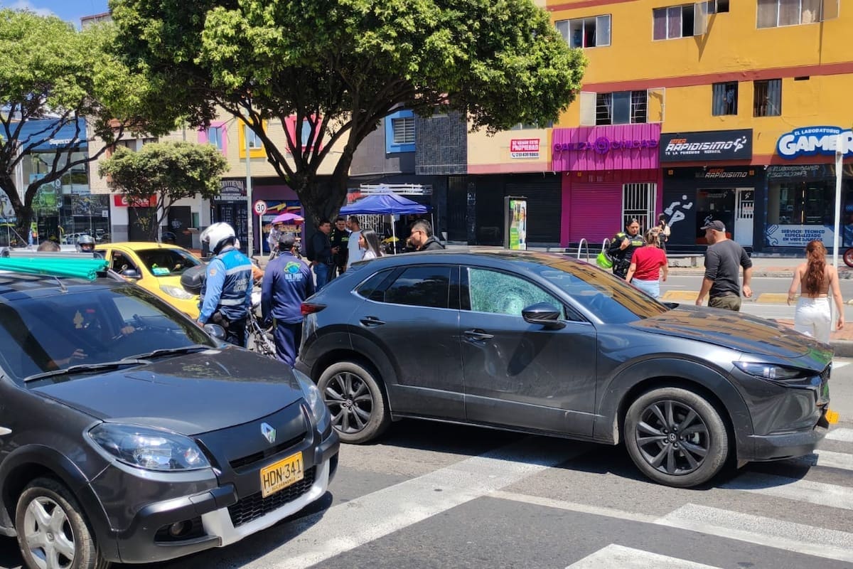La camioneta recibió impactos de bala en el vidrio del copiloto durante el intento de fleteo. Fotografías: Marco Valencia/VANGUARDIA.