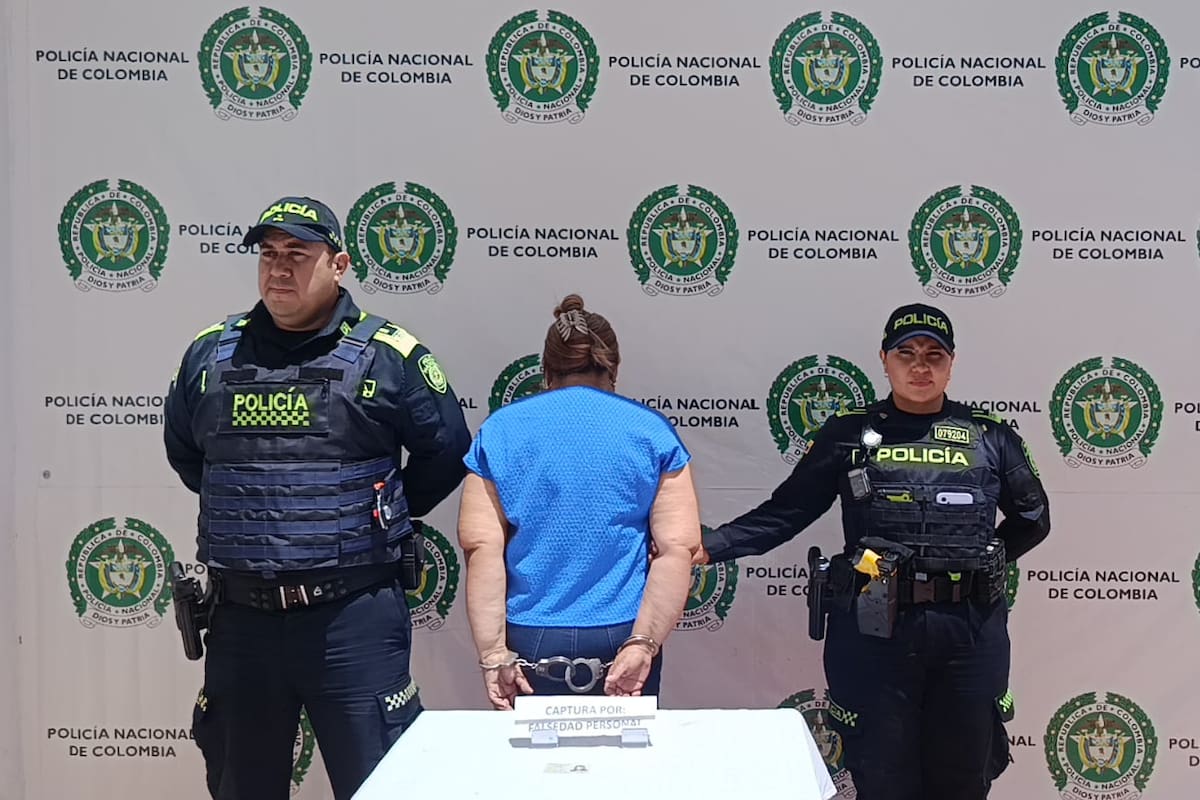 La capturada quedó a disposición de la Fiscalía por el presunto delito de falsedad personal.
