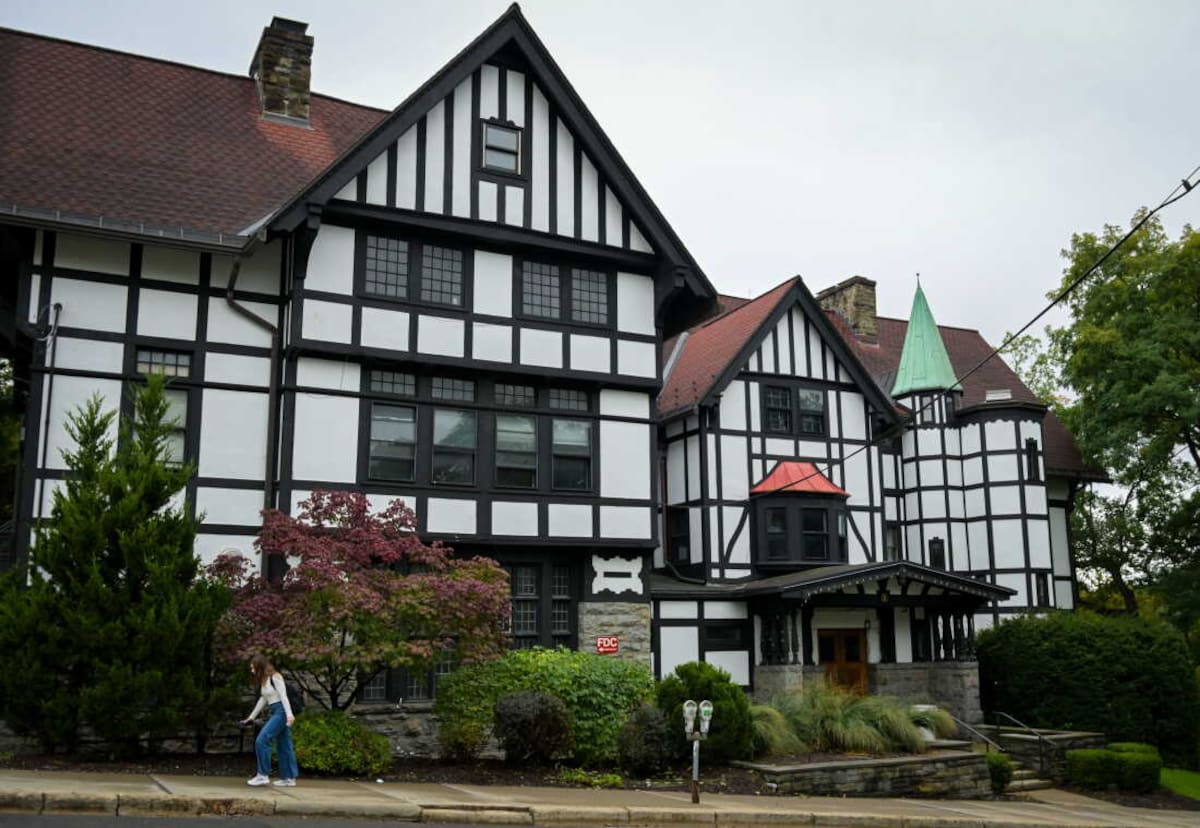 La casa de la fraternidad Chi Phi en la Universidad de Cornell en Ithaca, Nueva York