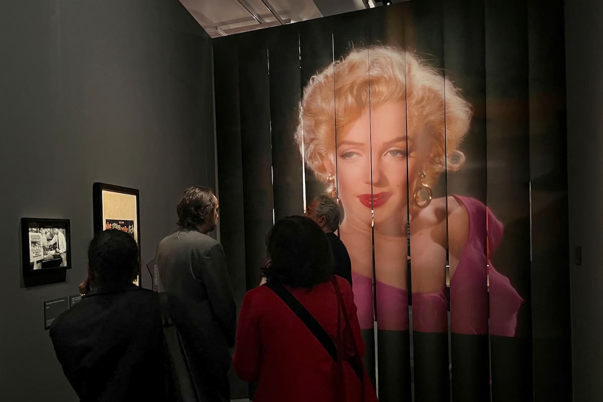 Con su fugaz carrera cargada de mitos, títulos icónicos y portadas de revista, nadie encarnó el ideal de estrella de Hollywood como Marilyn Monroe. // EFE/ Nerea González