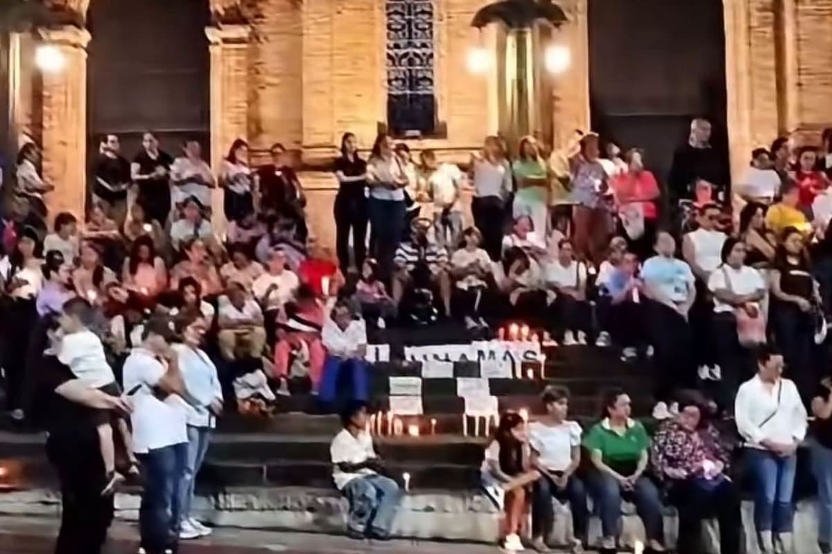 La comunidad de San Vicente de Chucurí realizó una velatón en rechazo a la violencia contra las mujeres.