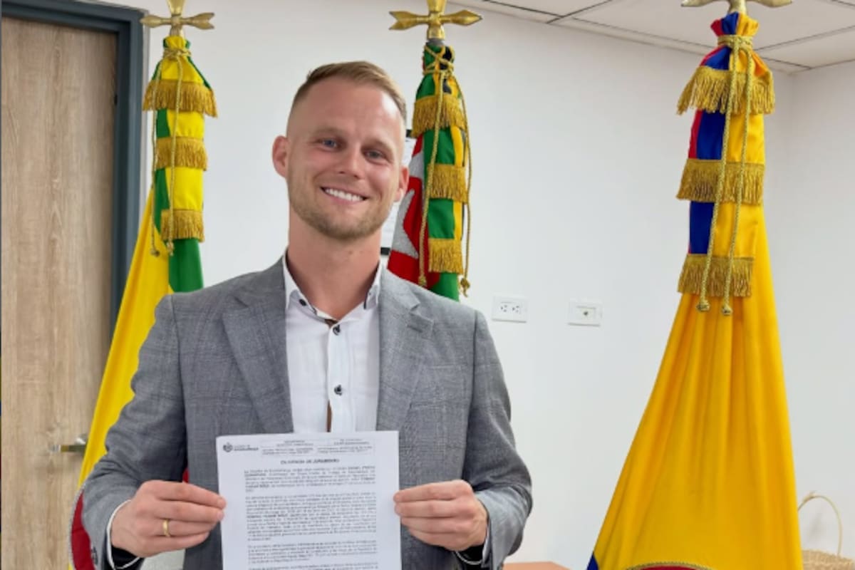 Dominic Wolf juró como colombiano: el creador alemán que hizo de Bucaramanga su hogar. Foto suministrada/VANGUARDIA