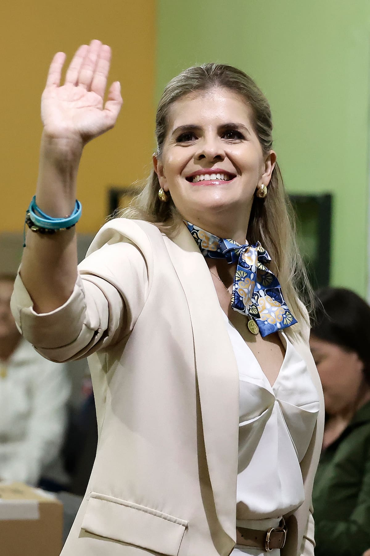 La candidata a la Presidencia de Costa Rica por el partido Pueblo Soberano, Laura Fernández, acude a un centro de votación durante las elecciones este domingo, en Cartago (Costa Rica). EFE/ Jeffrey Arguedas