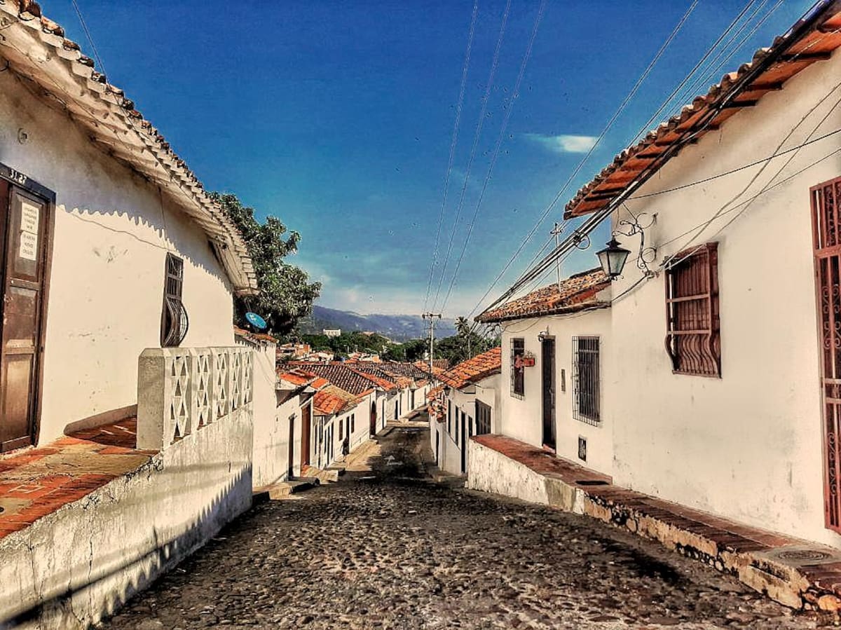La exposición se realizará en Cuarto Colectivo Artístico, un espacio cultural ubicado pasos arriba del parque las nieves, en el centro histórico de Girón. La entrada es libre y gratuita. Foto tomada de Internet/VANGUARDIA